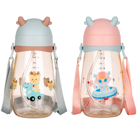 Bình nước nhựa cho bé LocknLock Deer Kids Bottle 450ml có ống hút và dây đeo HAP910