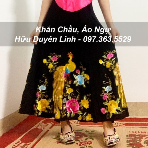 Quầy xéo, quầy hầu đồng kết hợp trang phục khăn chầu áo ngự