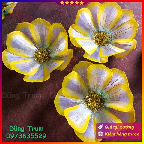 Hoa múa cầm tay biểu diễn siêu bền đẹp chất liệu nan sắt đàn hồi họa tiết phủ kim tuyến