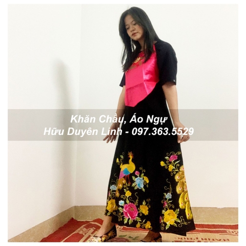 Áo yếm đào, yếm hồng mặc kết hợp trang phục khăn chầu áo ngự hầu đồng