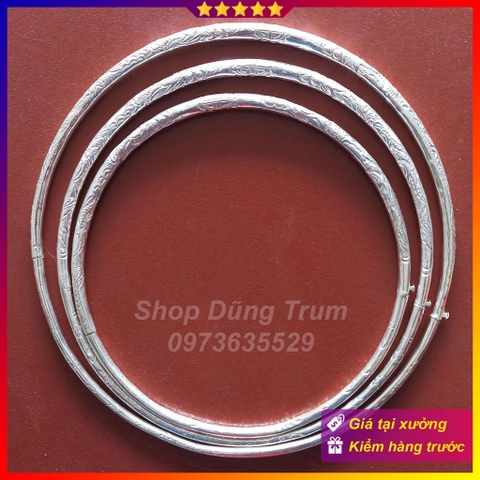 Kiềng bạc tròn kết hợp áo dài chụp ảnh, kiềng cổ dân tộc biểu diễn