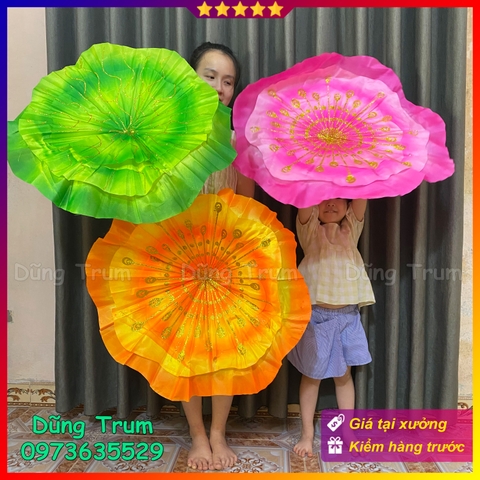 Lá sen múa biểu diễn văn nghệ nan sắt mềm và lụa phun kim tuyến cực bền đẹp