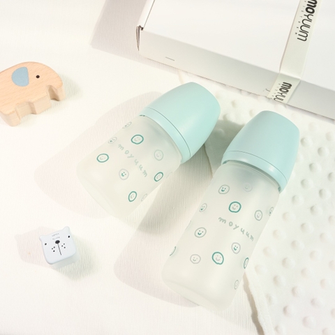 MOYUUM - BÌNH SỮA THỦY TINH TRÁNG SILICONE HAPPY MORE