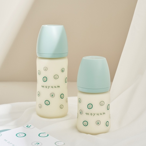 MOYUUM - BÌNH SỮA THỦY TINH TRÁNG SILICONE HAPPY MORE