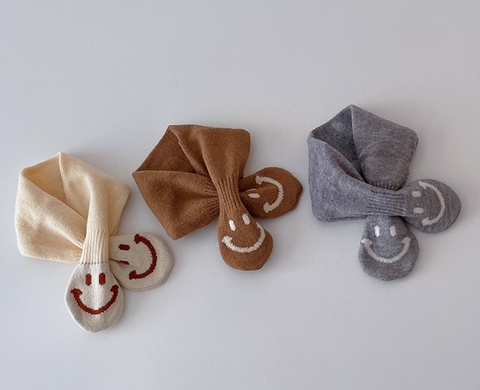 OBB Khăn len 2 mặt cười màu kem