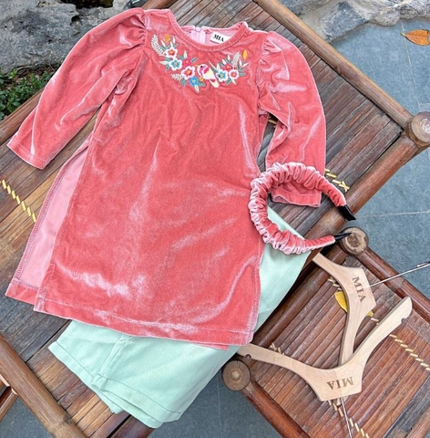 MT - ÁO DÀI NHUNG THÊU HOA KÈM MẤN