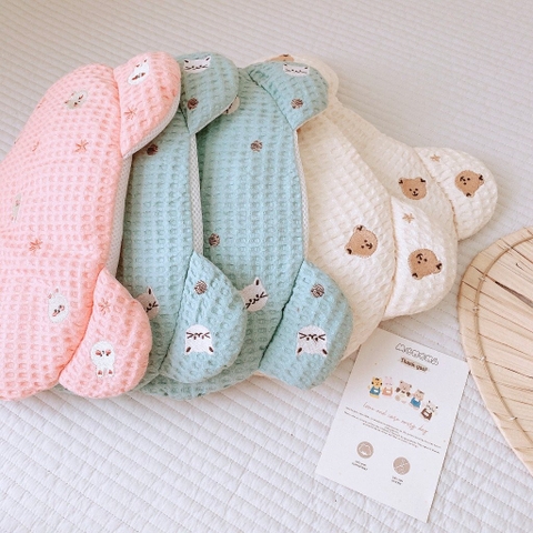 MONONA - GỐI TAI GẤU THÊU VẢI WAFFLE