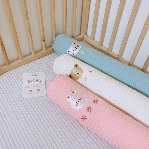 MONONA - GỐI ÔM THÊU VẢI WAFFLE