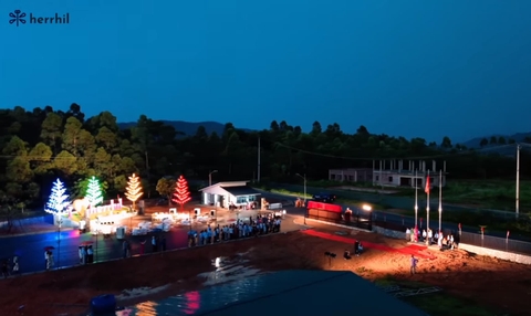 Cột Đèn LED Kiểu Dáng Cây Thông trang trí Trung Tâm Thương Mại ZALAA