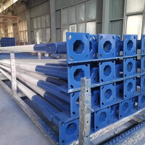 Cột Ống Thép / Trụ Sơn Tĩnh Điện cho Cột đèn từ 2m đến 6m