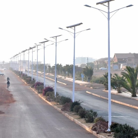 Đèn Năng Lượng Mặt Trời Thắp Sáng Đường Phố Đô Thị