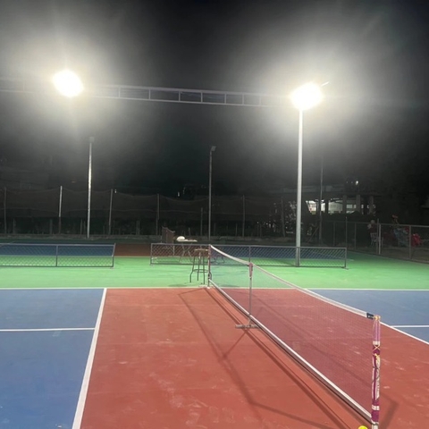 Đèn Chiếu Sáng Sân Thể Thao Pickleball 100W 200W 300W 400w cho cụm 2 sân đến 4 sân