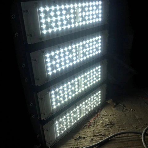 Đèn Chiếu Sáng Sân Thể Thao Pickleball 100W 200W 300W 400w cho cụm 2 sân đến 4 sân