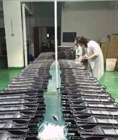 Gia công lắp ráp sản xuất đèn đường led 100w Philips theo yêu cầu kỹ thuật