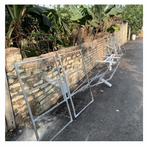 Khung Đỡ Tấm Pin  Của Cột Đèn Năng Lượng Mặt Trời - Sản Xuất Theo Yêu Cầu