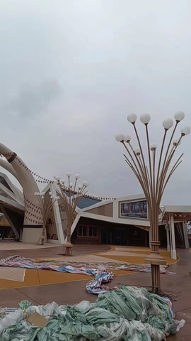 Trùm Cột Đèn nhiều tay bóng đầu quả cầu ZALAA Đẹp Lạ Giải pháp trang trí nghệ thuật cho sân vườn công viên