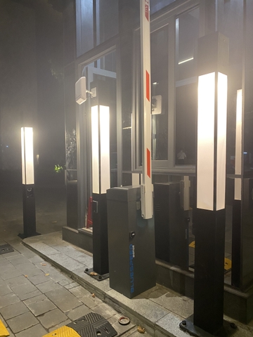 Cột Đèn LED Cảnh Quan có vị trí lắp đặt Camera dành cho khuôn viên công trình khu đô thị, penhouse...