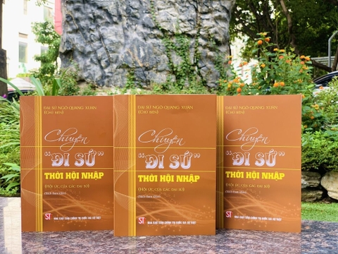 Sách Chuyện Đi Sứ - Thời Hội Nhập - Hồi Ức Của Các Đại Sứ (Sách Tham Khảo) của tác giả Đại Sứ Ngô Quang Xuân 