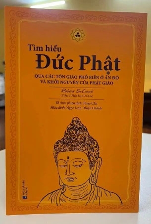 Sách Tìm Hiểu Đức Phật Qua Các Tôn Giáo Phổ Biến Ở Ấn Độ Và Khởi Nguyên Của Phật Giáo (Bìa Cứng) - Tiến sĩ phật học UCLA Robert Decaroli