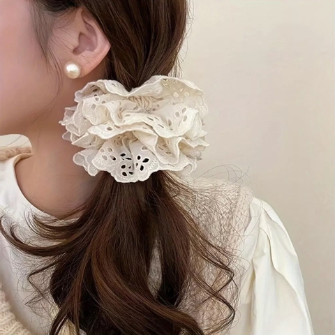 Scrunchies cột tóc phong cách Hàn Quốc