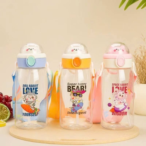 Bình nước có ống hút