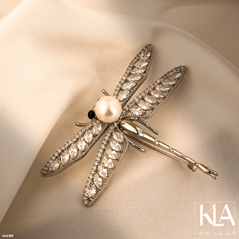 Trâm Cài Áo Cao Cấp KLA Luxury Gifts KLA265 Hình Chuồn Chuồn Đính Đá Moissanite Và Ngọc Trai Nhân Tạo Cao Cấp