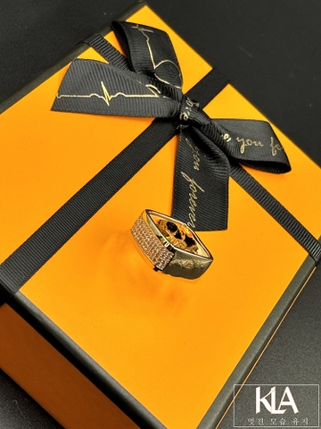 Khuy Cài Khăn KLA Luxury Gifts KLA447-02 Kiểu Vuông Màu Vàng Đính Đá Moissanite Cao Cấp