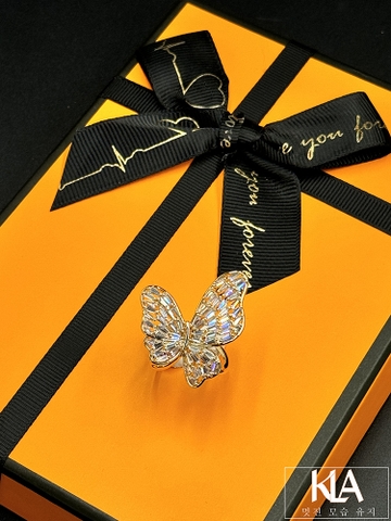Khuy Cài Khăn KLA Luxury Gifts KLA448-02 Hình Con Bướm Màu Vàng Đính Đá Moissanite Lấp Lánh