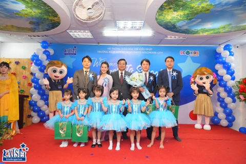 Giám đốc đại diện tập đoàn giáo dục KAISEI NHẬT BẢN về tham dự lễ khai giảng tại cơ sở KAISEI GOLDMARK CITY  - 136 Hồ Tùng Mậu, Bắc Từ Liêm, Hà Nội