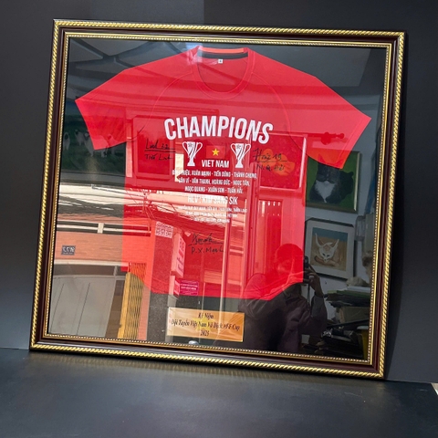 Áo Champion có in Chữ