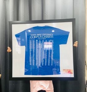 Khung Áo Viền Đen - nền Trắng