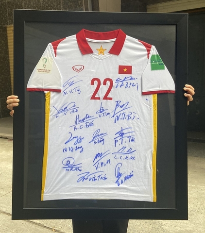 Khung Áo Đội Tuyển Việt Nam Màu Trắng