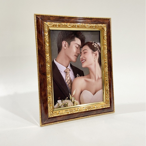 Khung Ảnh Để Bàn Nâu Cổ Điển 252BR