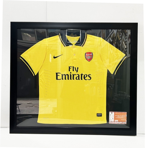 Khung Áo Màu Vàng có in ảnh