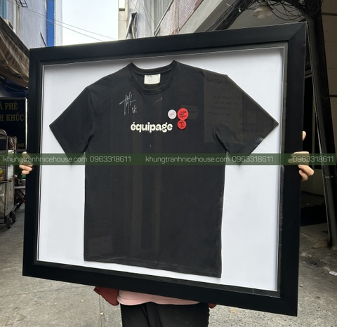 Khung Áo Đen Nền Trắng Đơn Giản Có Chiều Sâu