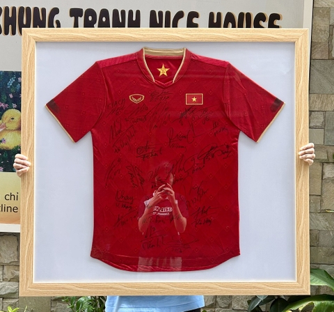 Khung Áo Đỏ Viền Gỗ