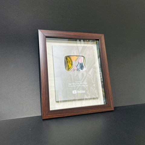 Khung đựng nút bạc youtube