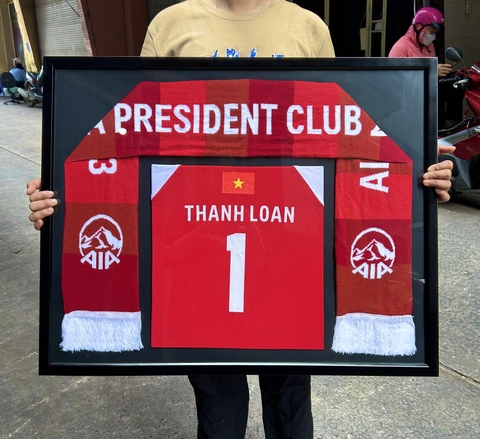 Khung áo kỷ niệm và khăn choàng 071D