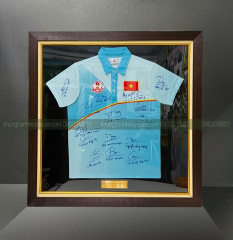 KHUNG ÁO KỶ NIỆM VIỀN NÂU KHUNG BO