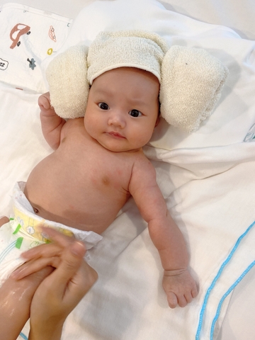 Tắm cho bé sơ sinh cơ bản 800k/10 buổi