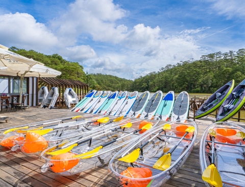 TRẢI NGHIỆM CHÈO SUP VÀ KAYAK TẠI THUNG LŨNG TÌNH YÊU