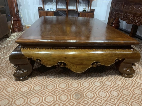 Sập chân quỳ đục tay sắc nét