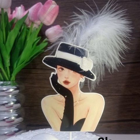 Thẻ Cô Gái Đội Mũ Có Lông Trắng (sét)