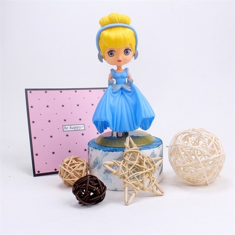 Công Chúa Đeo Tai Nghe Xanh