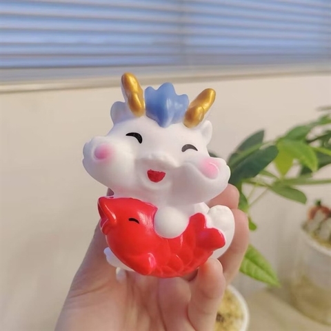 Rồng Trắng Ôm Cá Đỏ - Nhựa Mềm (con)