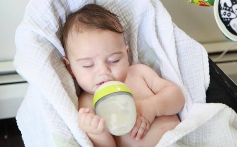 Bình sữa Comotomo Mỹ 150ml xanh - Chính hãng