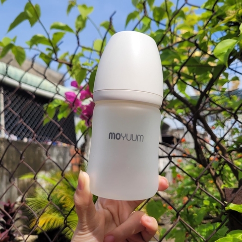 Bình sữa Thủy tinh tráng silicon Moyuum Hàn Quốc 150ml - Chính hãng