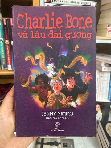 Charrlie Bone Và Lâu Đài Gương