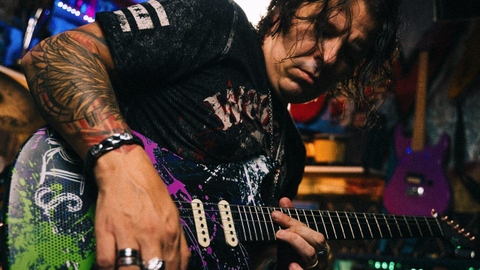 Enya Inspire IRIS – Signature của Igor Paspalj