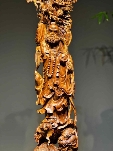 Tượng Ngài Đạt Ma Hàng Long Phục Lân gỗ sưa bắc đỏ đẹp